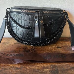 Women’s Black Croc Embossed Crossbody Bag with Black Chain Faux Leather NWT